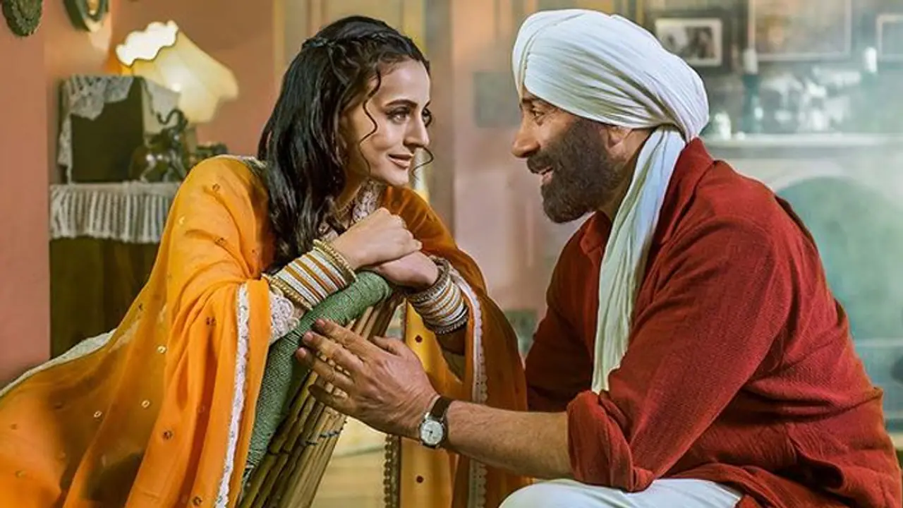 sunny deol share new romantic poster from film gadar 2 with ameesha patel fans get crazy KPJ