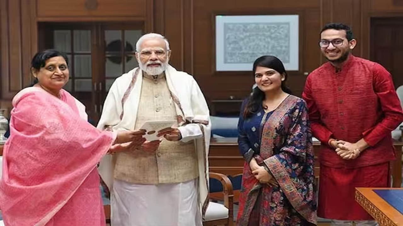 oyo rooms founder meets pm modi3 oyo rooms founder meets pm modi3