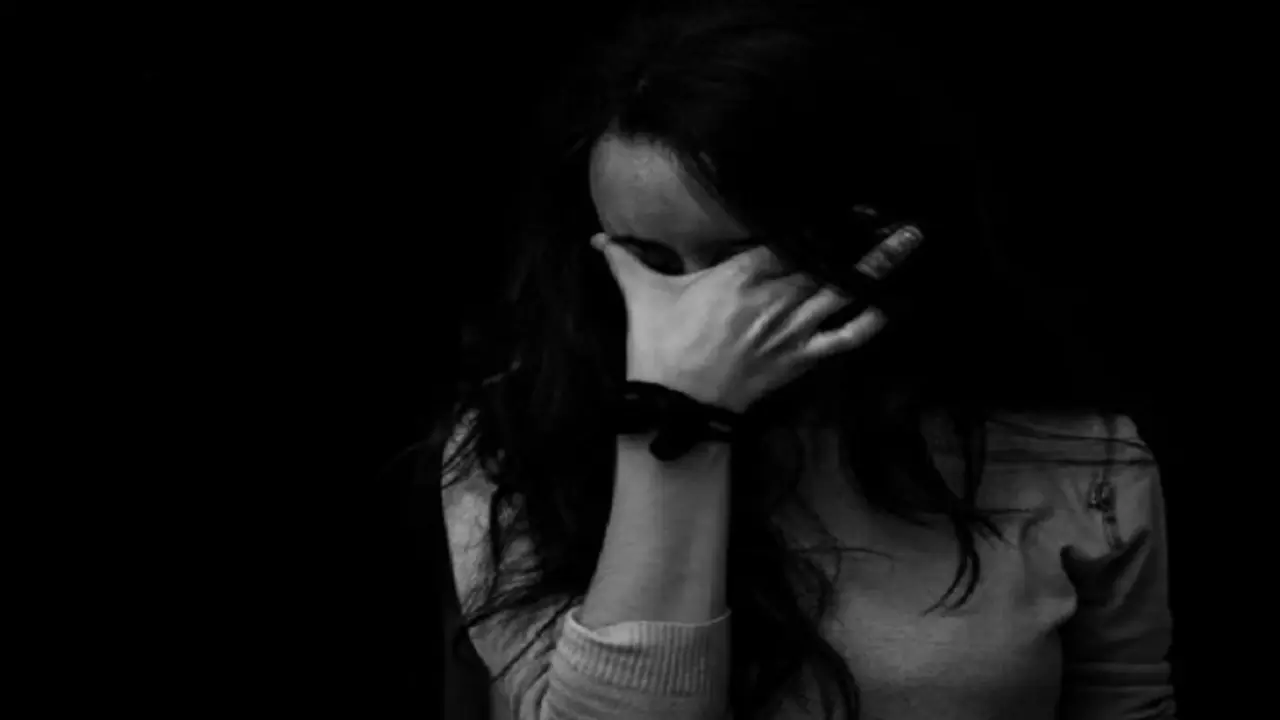 dumka crime news wife catches husband with another woman in hotel 