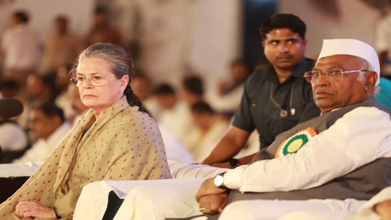 soniya gandi & congress president mallikarjun kharge soniya gandi & congress president mallikarjun kharge