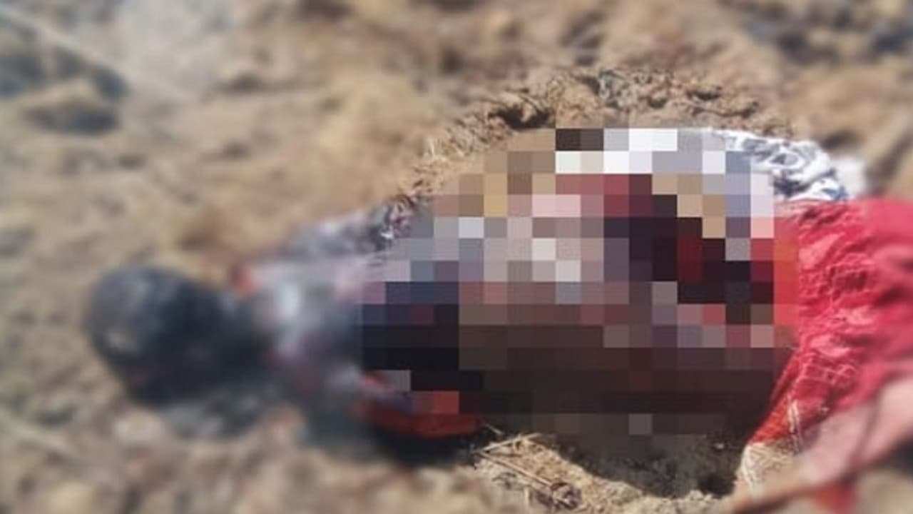 balod crime news, burnt dead body of woman, found on the bank of canal balod crime news, burnt dead body of woman, found on the bank of canal