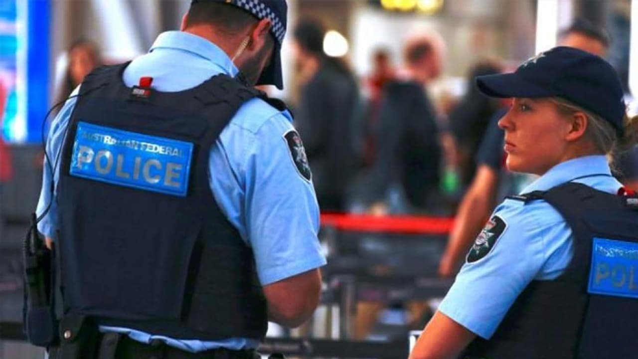 Indian Police shot dead Indian Police shot dead