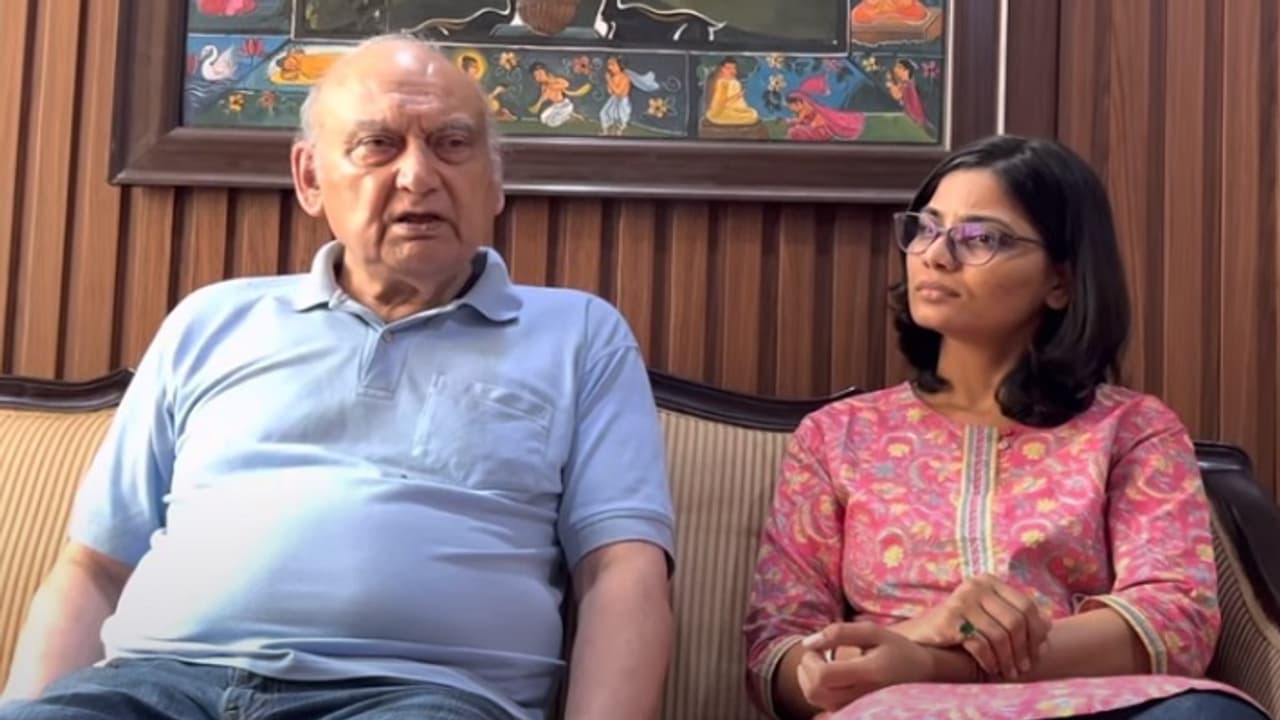 patna news Folk singer Neha Rathore met former Justice Markandeya Katju patna news Folk singer Neha Rathore met former Justice Markandeya Katju