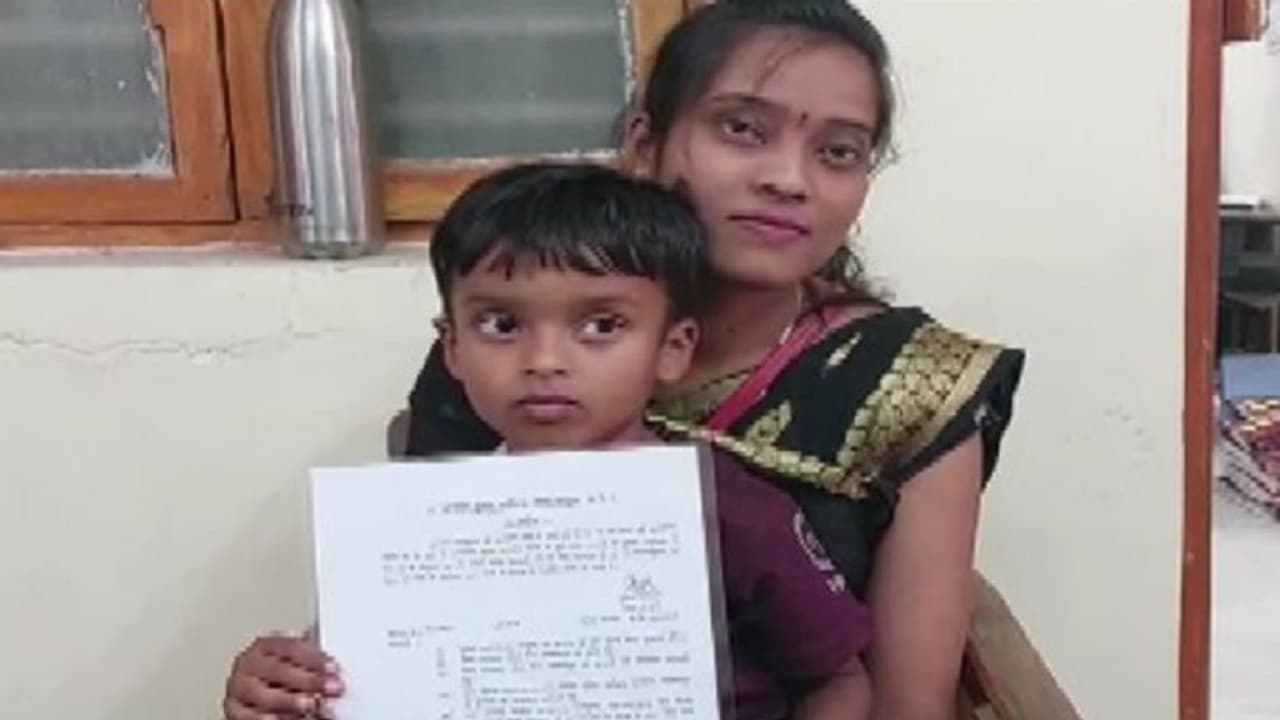  Surguja news 5 year old son Appointed as child constable after death of his police constable father in road accident 