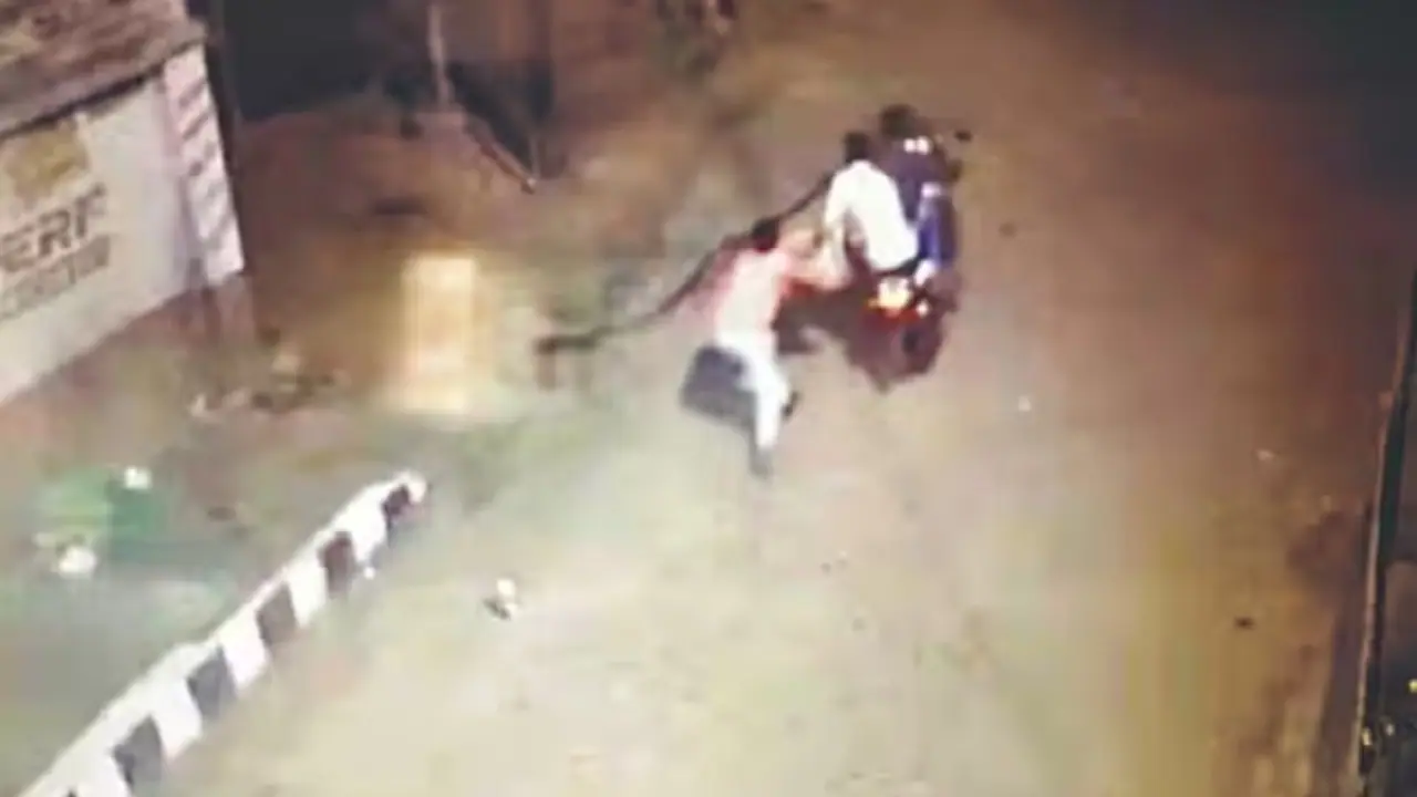 begusarai crime news Mobile snatchers dragged sales girl for 200 meters begusarai crime news Mobile snatchers dragged sales girl for 200 meters