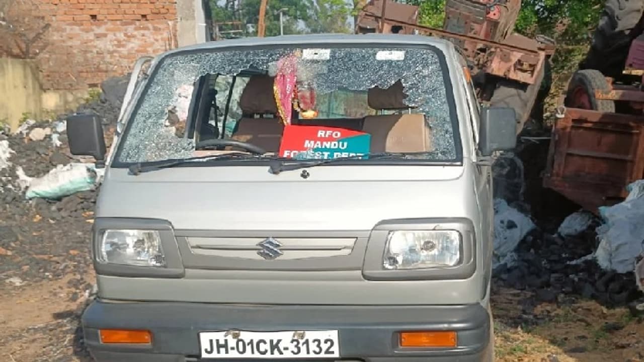 hazaribagh news attack on officers by coal smugglers zrua hazaribagh news attack on officers by coal smugglers zrua