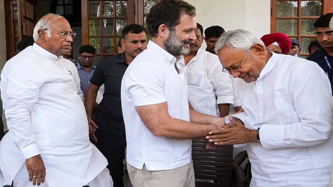 Nitish With Rahul Gandhi Nitish With Rahul Gandhi