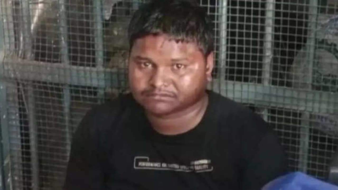 korba news young man beat up the neighbor On suspicion of hen theft went to jail korba news young man beat up the neighbor On suspicion of hen theft went to jail