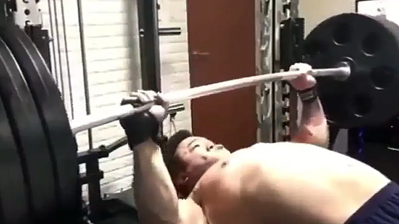 dangerous heavy wheightlifting dangerous heavy wheightlifting