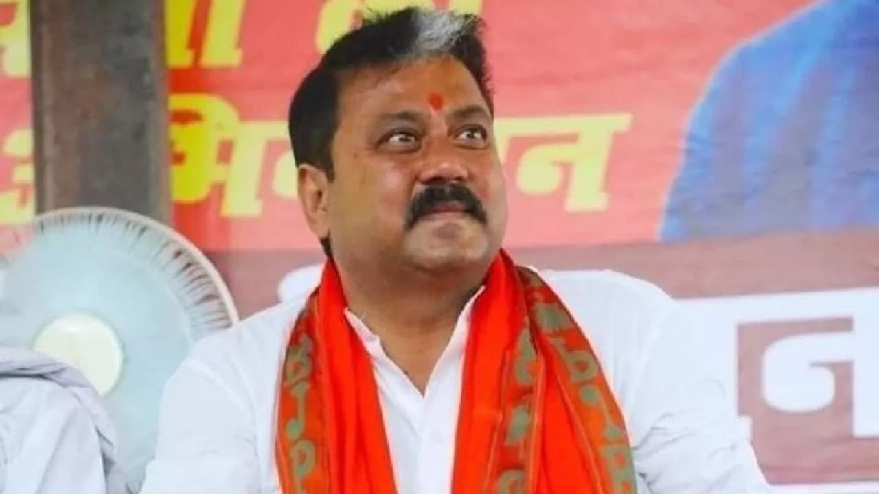 Muzaffarpur news paru circle officer accused Sahebganj MLA of assault and threats