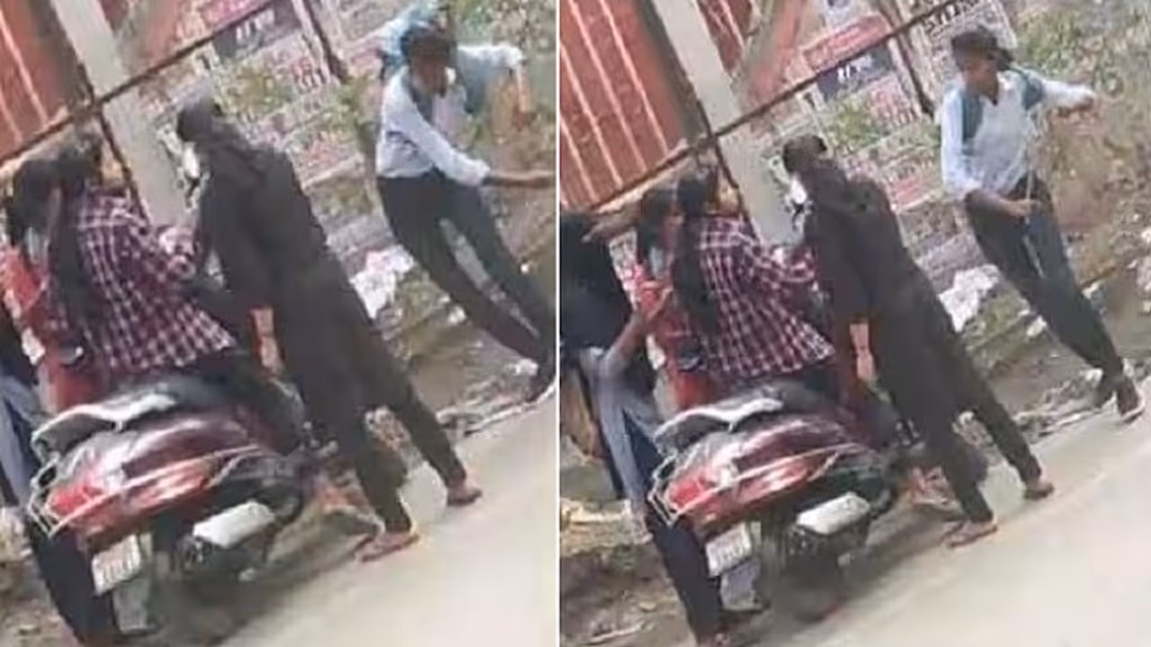 two girls fight for single boyfriend on road two girls fight for single boyfriend on road