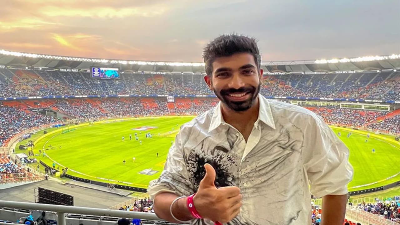 Jasprit bumrah watched Mumbai Indians and Gujarat Titans match in Narendra Modi stadium Jasprit bumrah watched Mumbai Indians and Gujarat Titans match in Narendra Modi stadium