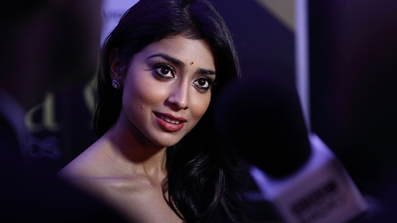 Shriya Saran Viral Video