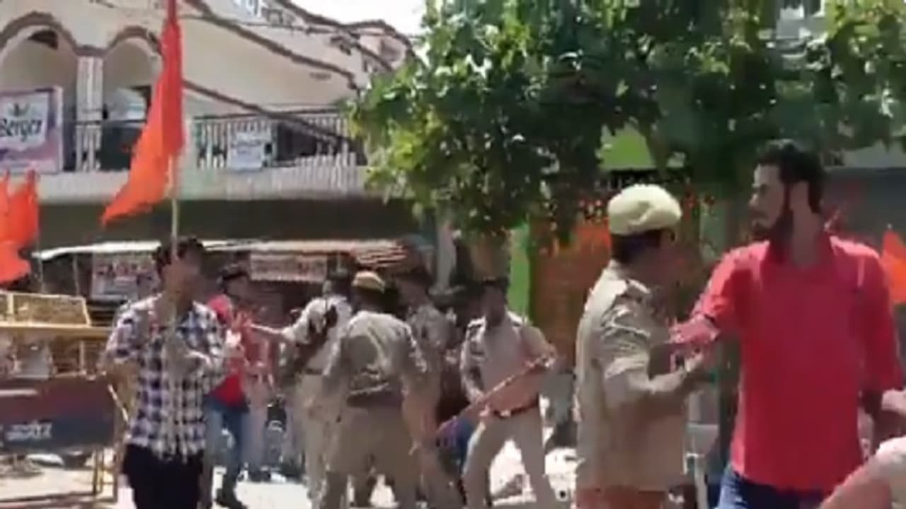 bajrang dal protest on congress office jalaun bajrang dal protest on congress office jalaun