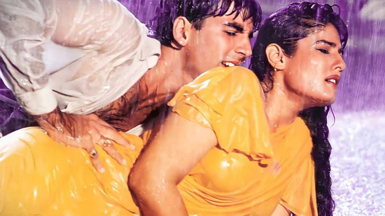  Raveena Tandon Tip Tip Barsa Pani