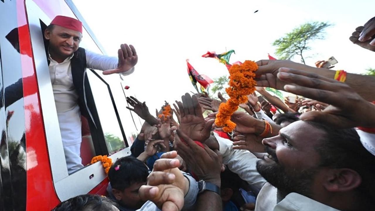 sp chief Akhilesh Yadav started Lok Jagran Rath Yatra from Lakhimpur Kheri sp chief Akhilesh Yadav started Lok Jagran Rath Yatra from Lakhimpur Kheri