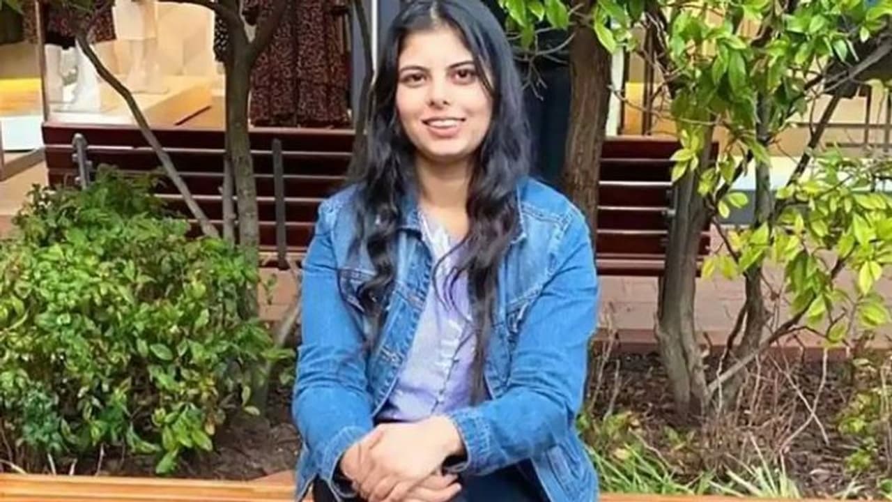 Jasmeen Kaur Jasmeen Kaur