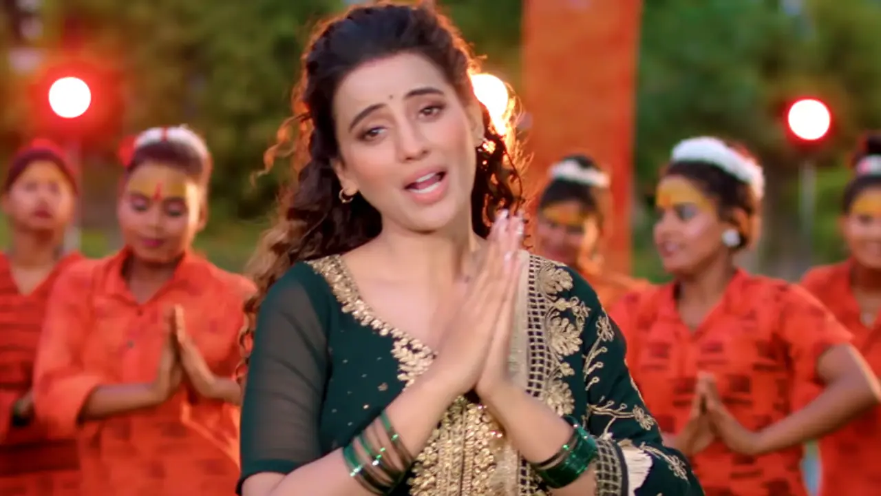 Akshara Singh New Song Hum Ham Na Jaib Devghar