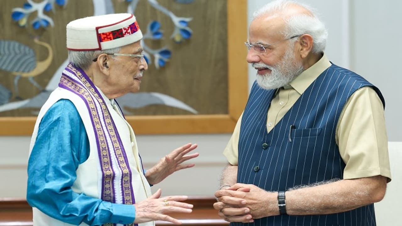 Narendra Modi with Murli Manohar Joshi Narendra Modi with Murli Manohar Joshi