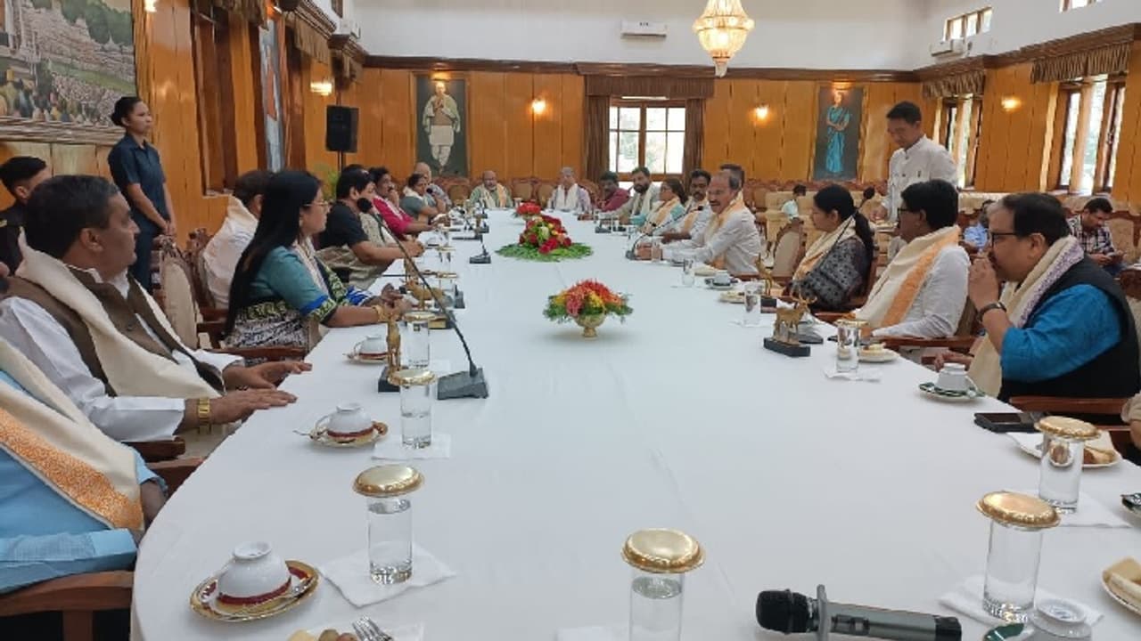 Opposition bloc meets Manipur Governor
