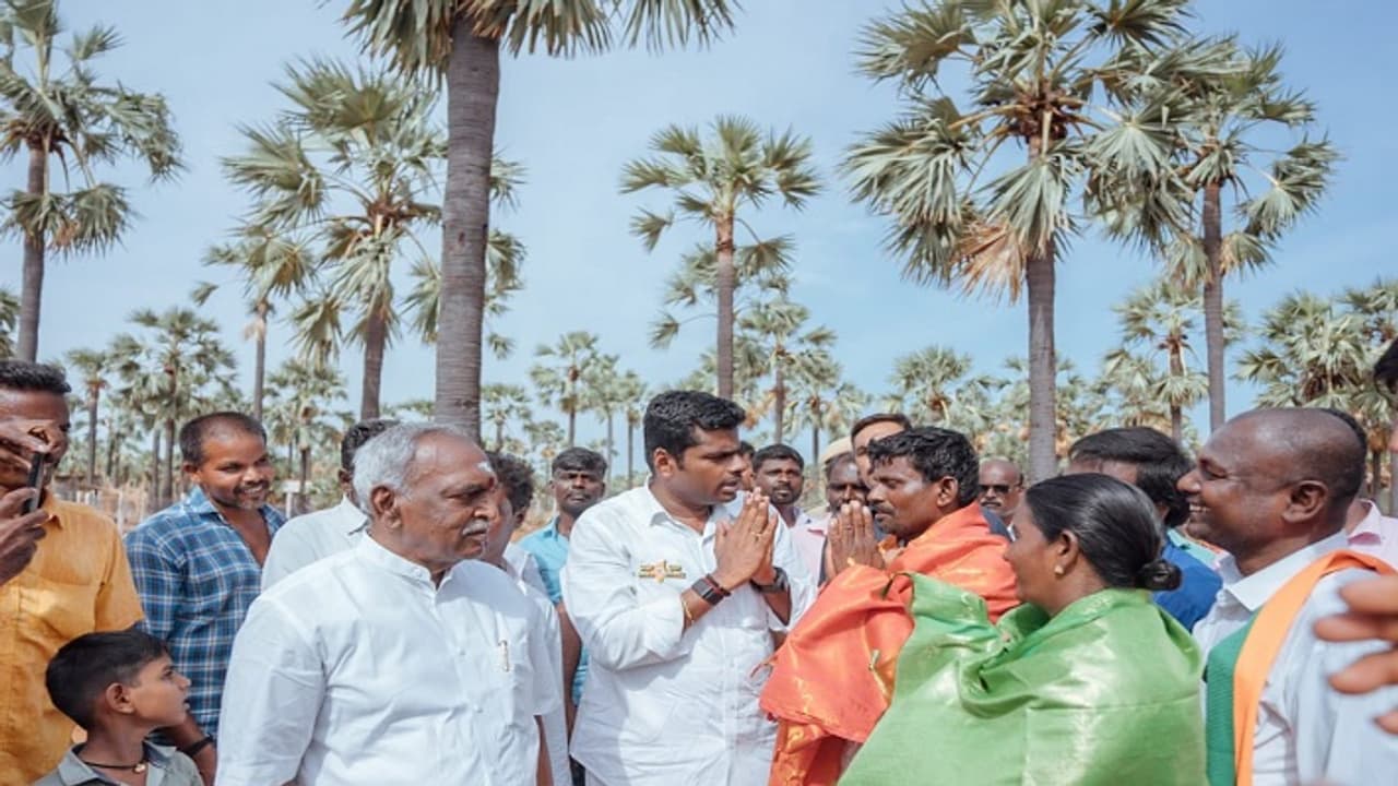 Annamalai meets palmyra farmers 