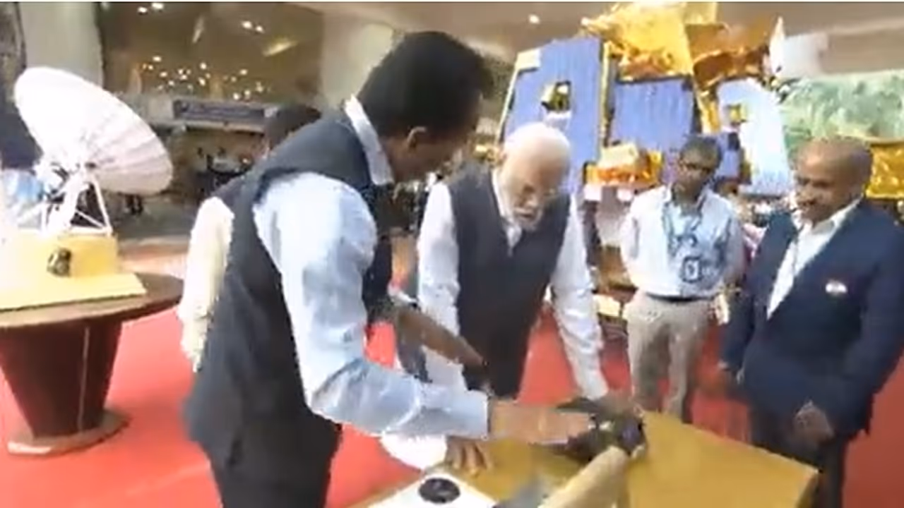 PM Modi in ISRO PM Modi in ISRO