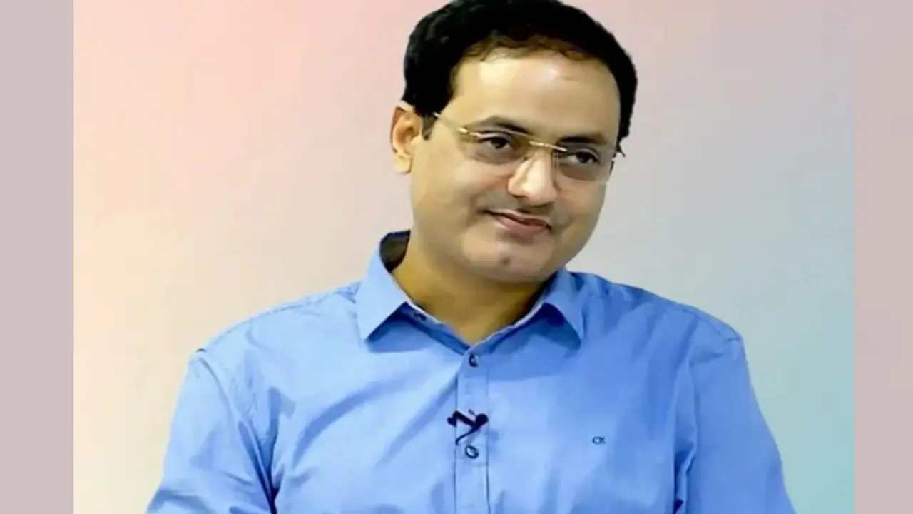 Dr. Vikas Divyakirti Dr. Vikas Divyakirti