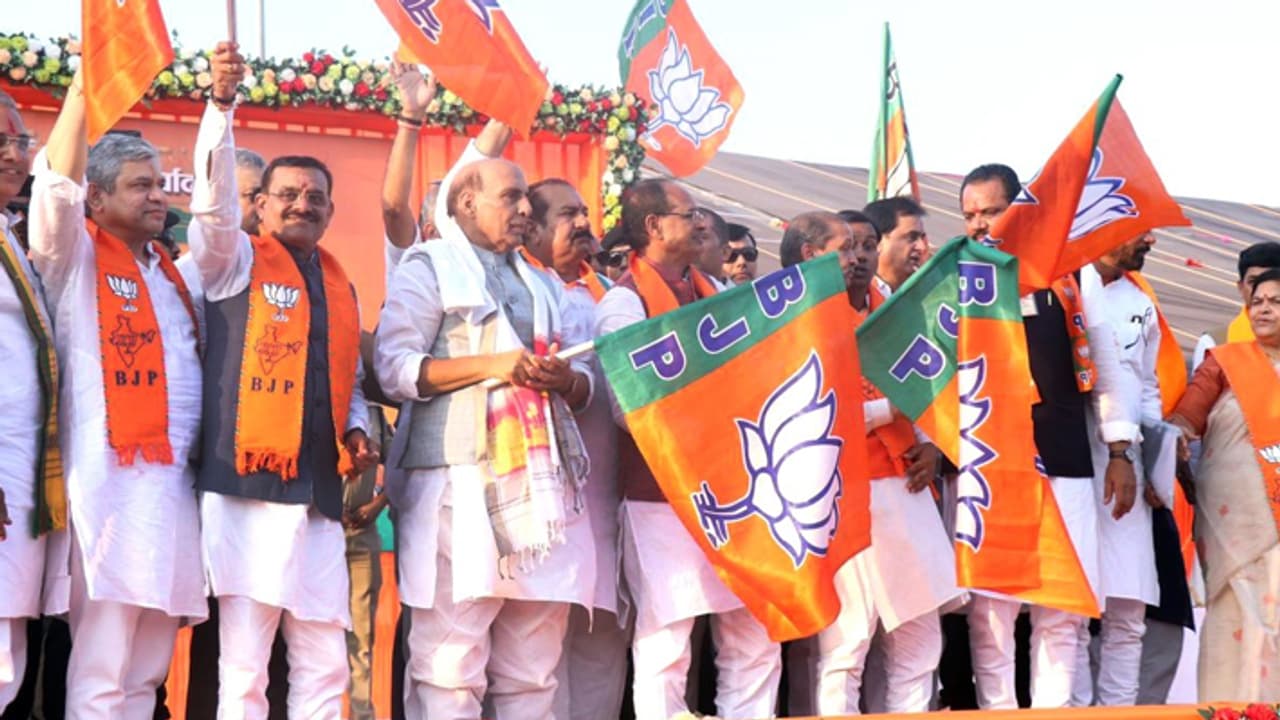 Rajnath Singh falgged Jan Ashirwad Yatra in Neemuch Rajnath Singh falgged Jan Ashirwad Yatra in Neemuch