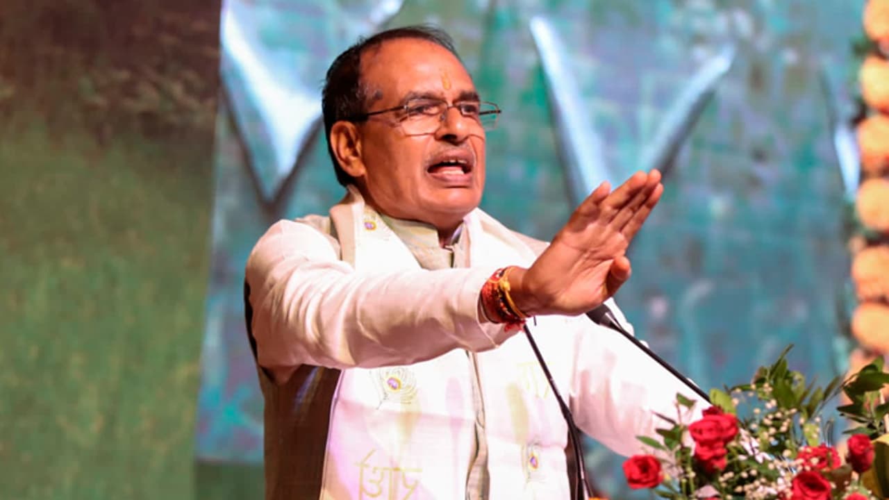 Shivraj Singh Chouhan launches mukhyamantri krishak mitra yojana Shivraj Singh Chouhan launches mukhyamantri krishak mitra yojana