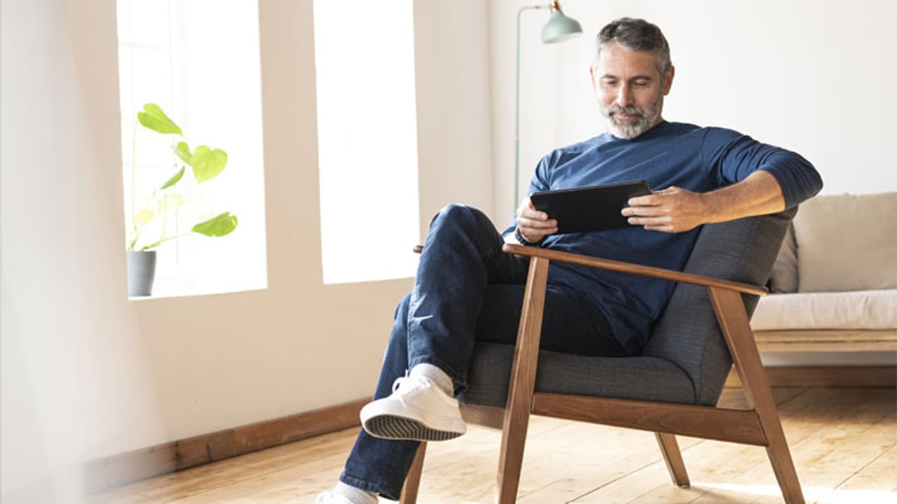 crossed leg sitting posture