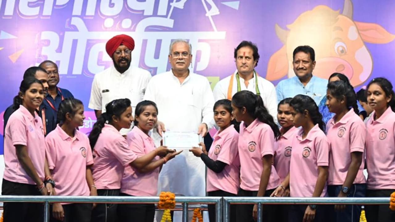 Bhupesh Baghel at Chhattisgarhiya Olympics closing ceremony