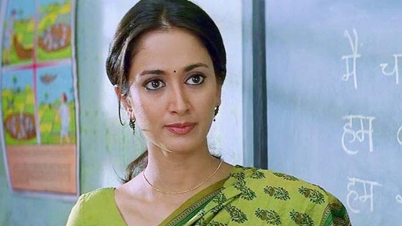 swades actress gayatri joshi and her husband vikas oberoi met accident in italy swades actress gayatri joshi and her husband vikas oberoi met accident in italy