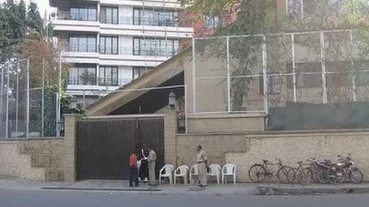 Amitabh Bachchan gifts Prateeksha Amitabh Bachchan gifts Prateeksha