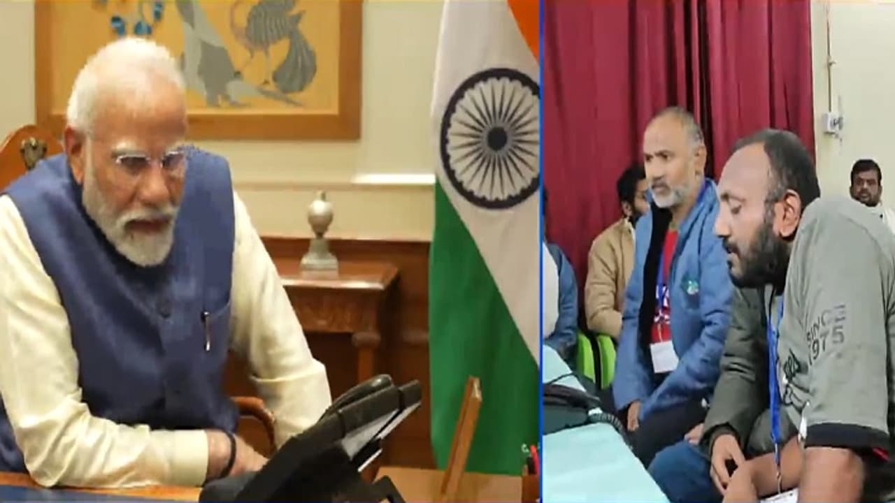 PM Modi talk with workers