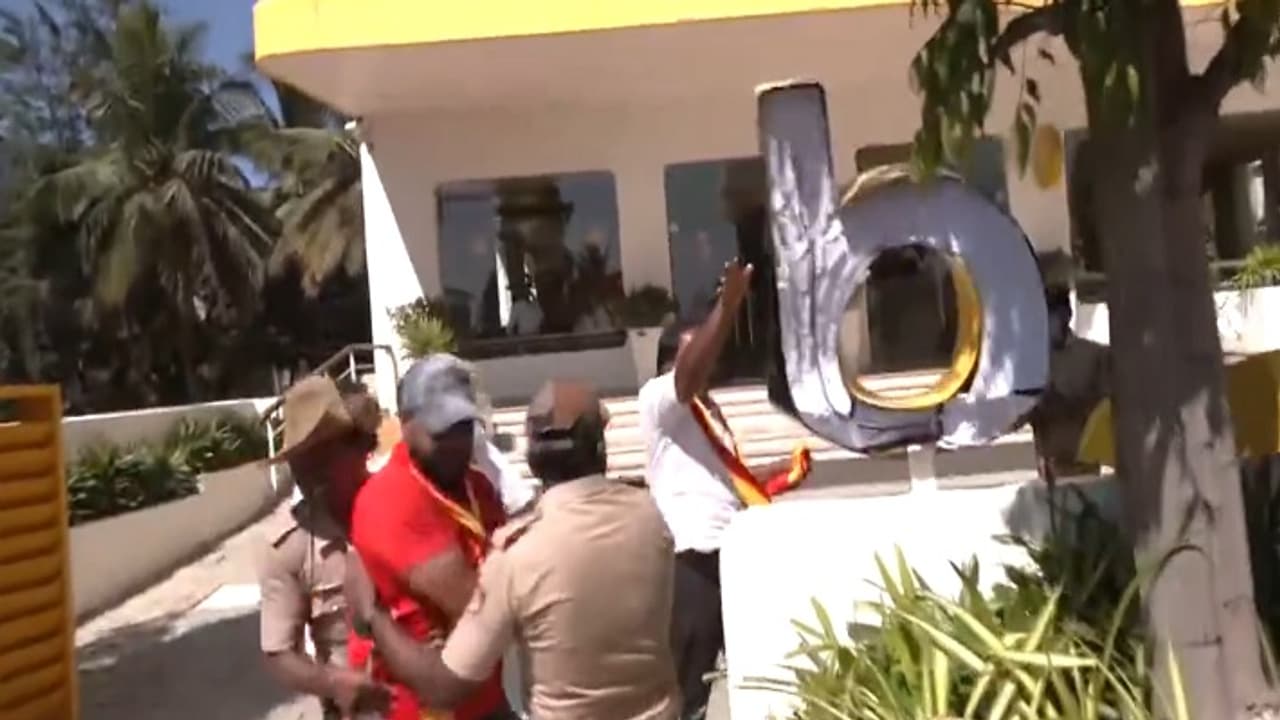 Pro Kannada radicals on rampage in Bengaluru
