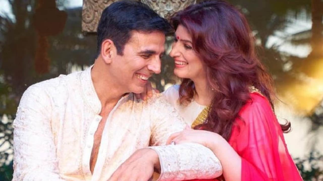 akshay kumar wish and kiss wife twinkle khanna on her birthday akshay kumar wish and kiss wife twinkle khanna on her birthday