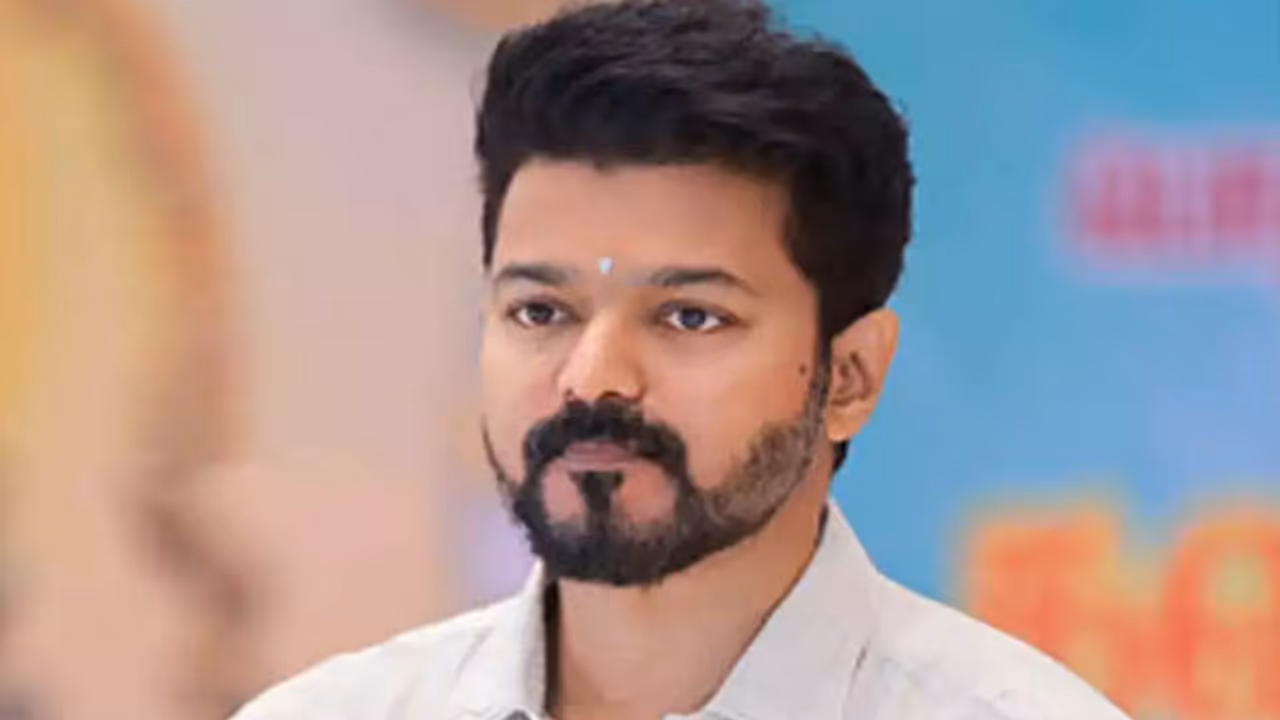 Thalapathy Vijay Attacked at Vijayakanth Funeral Thalapathy Vijay Attacked at Vijayakanth Funeral