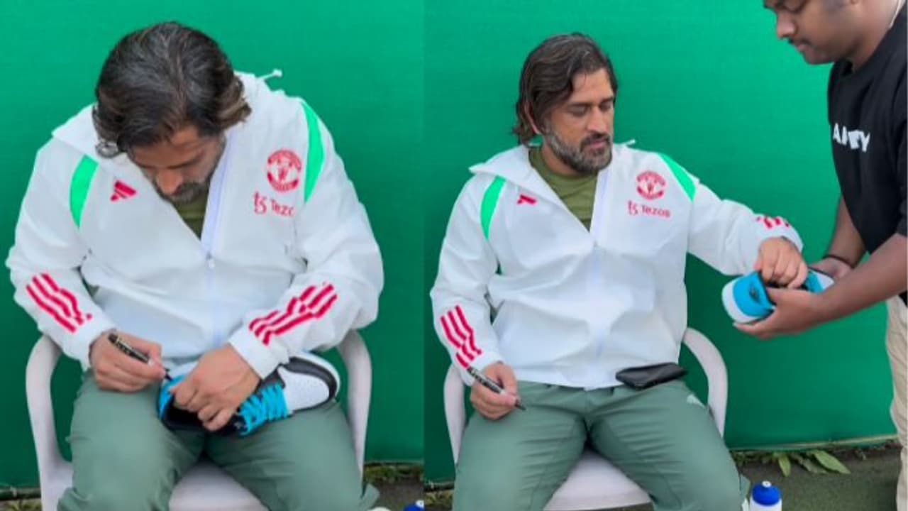 Mahendra Singh Dhoni Gifts To his Fan Mahendra Singh Dhoni Gifts To his Fan