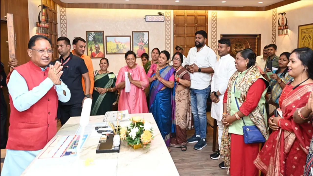 CM Vishnu Deo Sai met mahila samuh CM Vishnu Deo Sai met mahila samuh