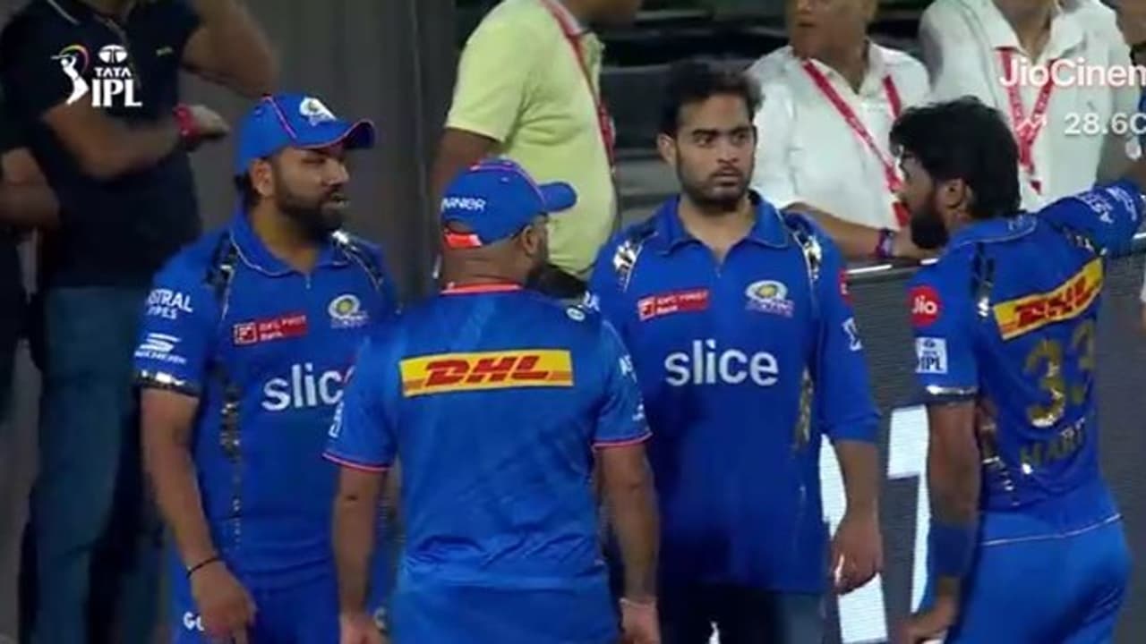 Rohit Sharma chat with Akash Ambani after Mumbai Indians loss Rohit Sharma chat with Akash Ambani after Mumbai Indians loss