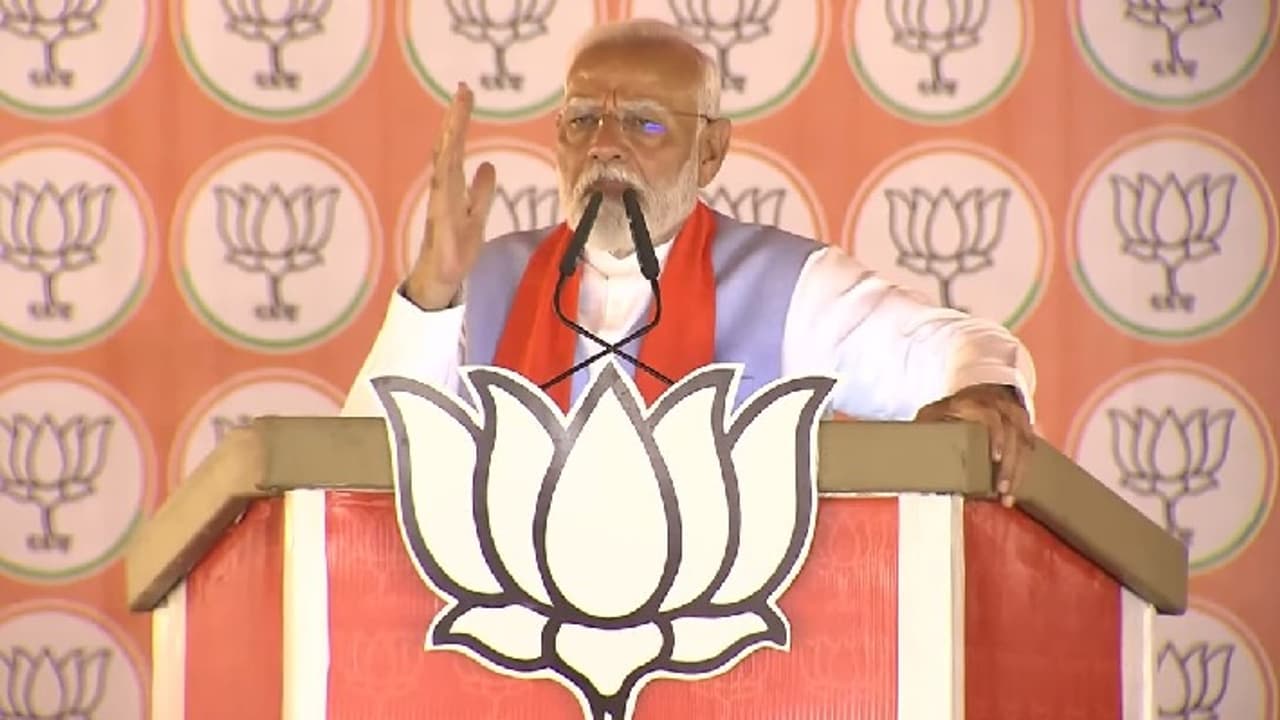 Narendra Modi in Barabanki Photo Narendra Modi in Barabanki Photo