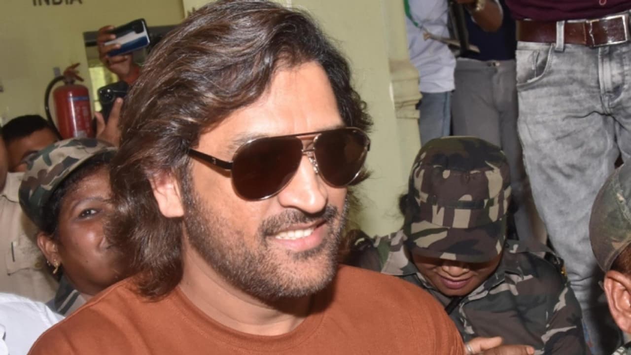 DHONI THALA DHONI THALA