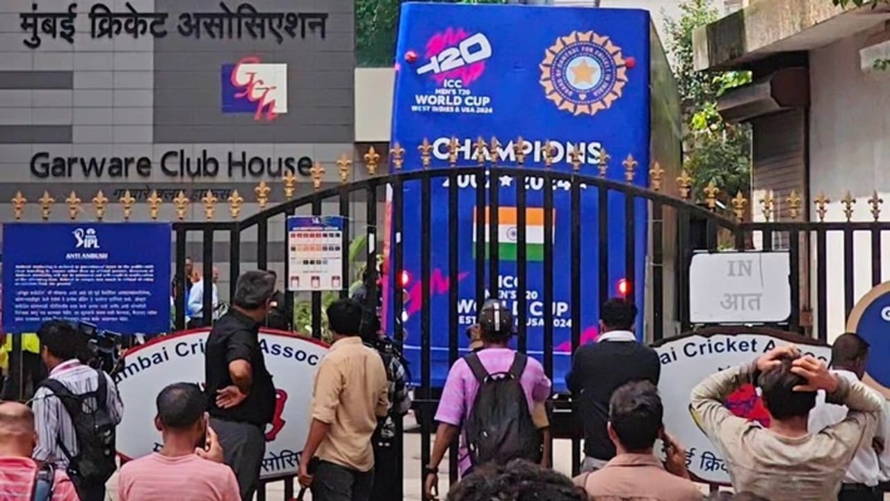 Indian team open bus Indian team open bus