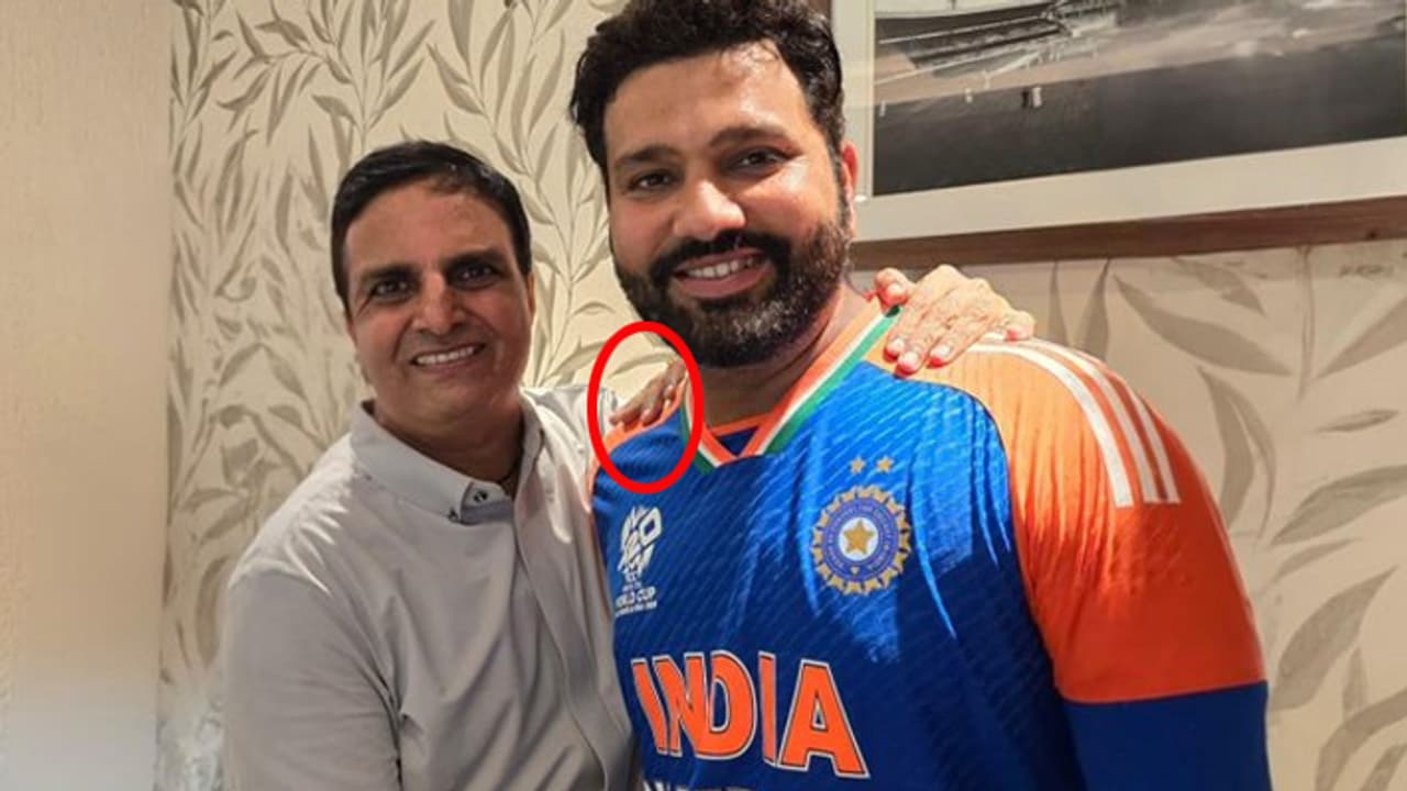 Rohit Sharma spot mysterious third hand on his shoulder Rohit Sharma spot mysterious third hand on his shoulder
