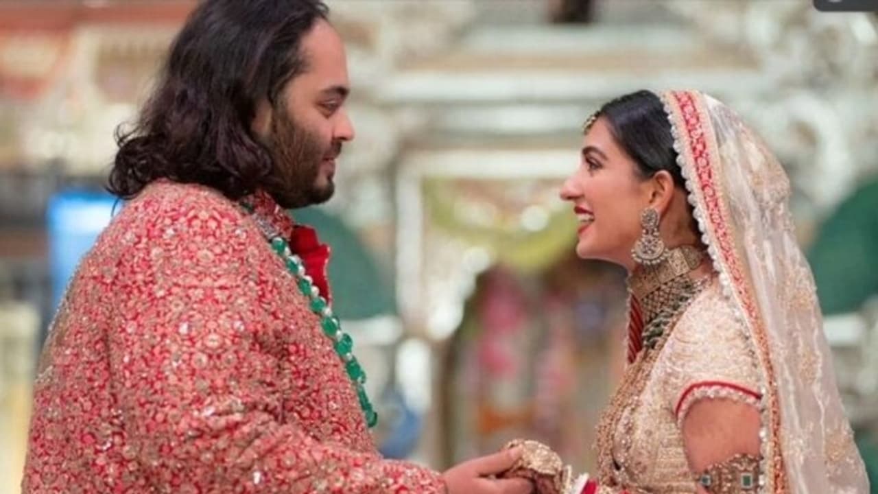 Anant ambani radhika merchant wedding first photo Anant ambani radhika merchant wedding first photo