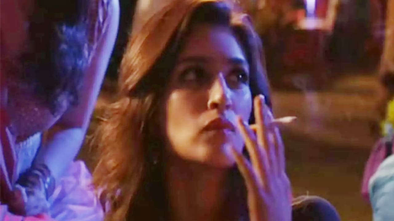 Kriti Sanon Smoking Kriti Sanon Smoking
