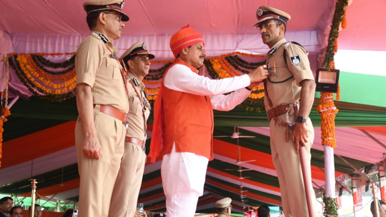 Mohan Yadav honored police officers Mohan Yadav honored police officers