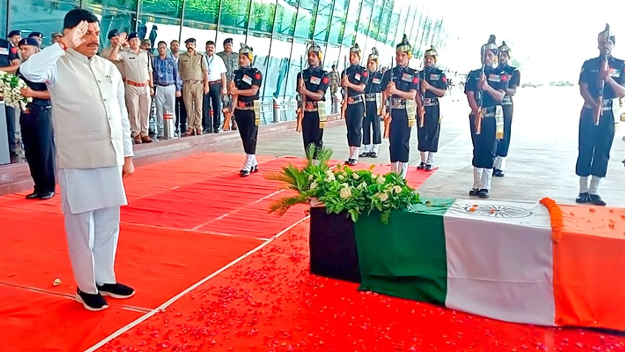 CM Mohan Yadav paid tribute to martyr Pradeep Patel