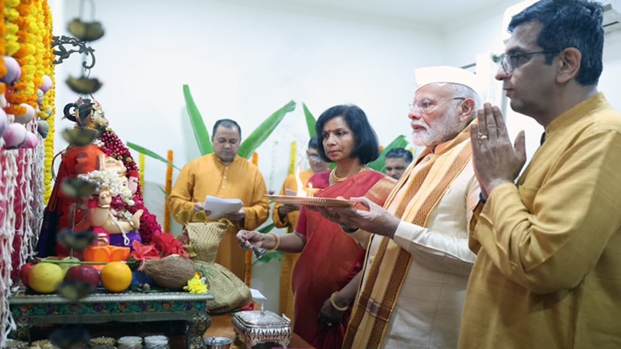 Narendra Modi at CJI residence Narendra Modi at CJI residence