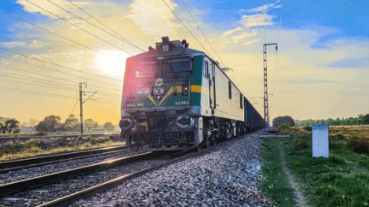 railway employe railway employe